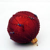 Røde julekugler med glimmer og perler